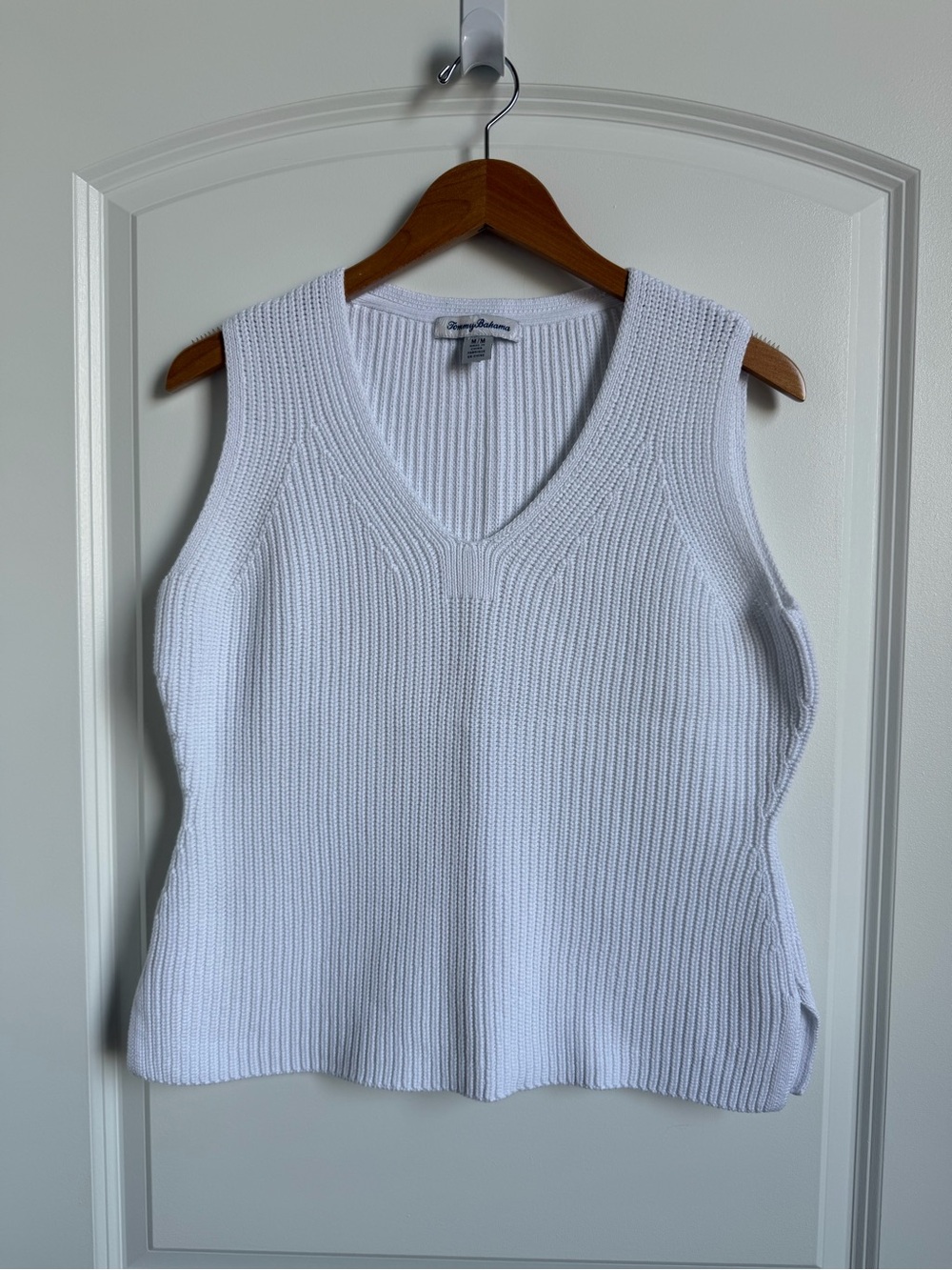 Tommy Bahama Women’s White Ribbed V-Neck Sweater Tank Top - Picture 1 of 6